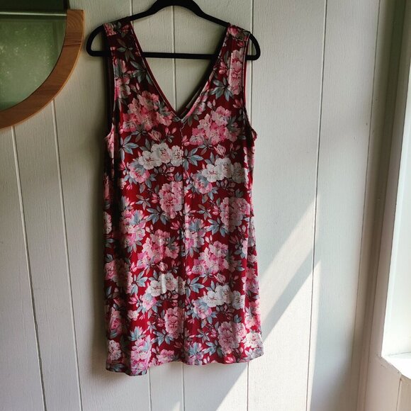 Loft Floral sundress on a red background, Flirty knit dress, sleeveless & v-neck - Picture 2 of 7
